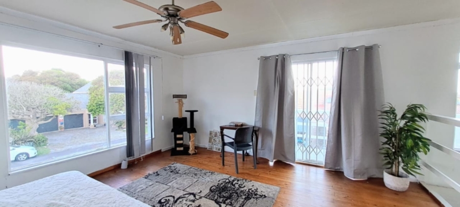 4 Bedroom Property for Sale in Sandbaai Western Cape